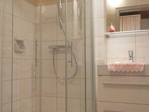 Familienzimmer Rosenrot - Landhaus Pension Holle Farm Stay in Carinthia, Austria