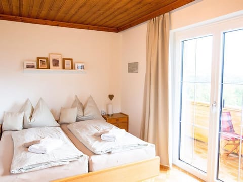 Lake view - Schwingerhof Farm Stay in Carinthia, Austria