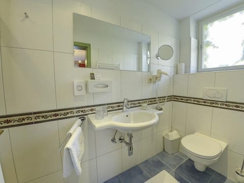 Doppelzimmer "economy" Langaufenthalt - DAS Moerisch House in Carinthia, Austria