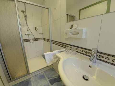 Doppelzimmer "economy" Langaufenthalt - DAS Moerisch House in Carinthia, Austria