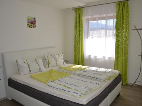 Garden apartment 1 for 2-4 persons with terrace - Haus Sonnleit'n (Auer) Apartment in Spittal an der Drau