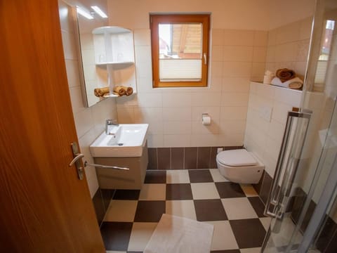 Zimmer Paul - Landhaus Löscher - Der Familienbauernhof Farm Stay in Carinthia, Austria