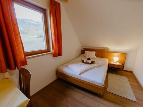 Zimmer Paul - Landhaus Löscher - Der Familienbauernhof Farm Stay in Carinthia, Austria