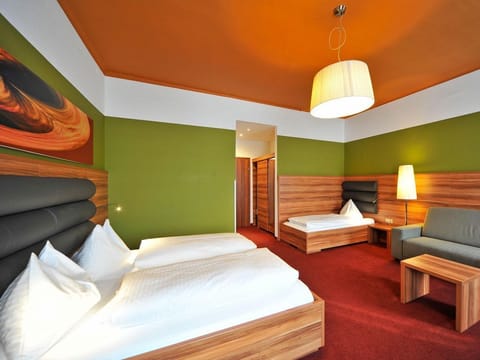 Doppelzimmer mit Dusche/wc - Hotel Ertl Bed and Breakfast in Spittal an der Drau