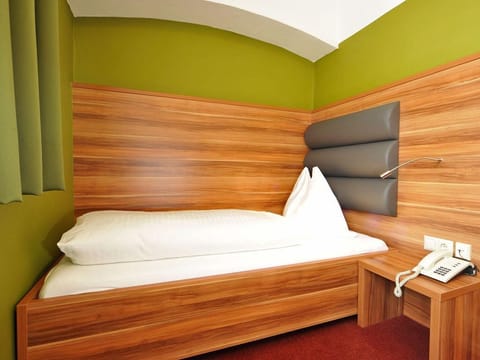 Single room with shower/WC - Hotel Ertl Bed and Breakfast in Spittal an der Drau