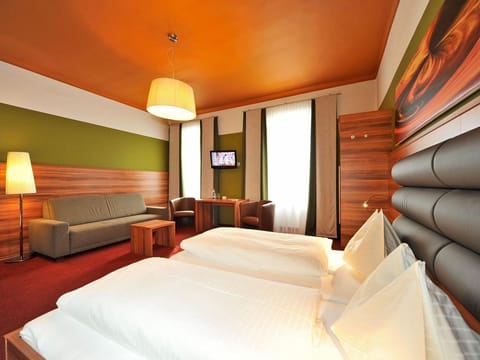 Vierbettzimmer mit Dusche Oder Bad/wc - Hotel Ertl Bed and Breakfast in Spittal an der Drau