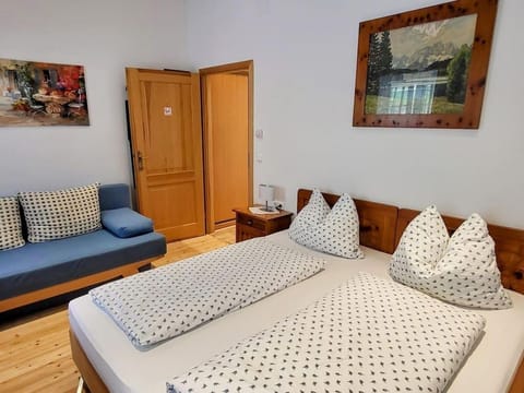 Familienzimmer mit Balkon und Seeblick - Pension Sedlak und Golfappartements Bed and Breakfast in Spittal an der Drau