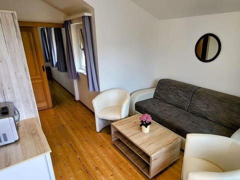 Familienzimmer mit Balkon und Seeblick - Pension Sedlak und Golfappartements Bed and Breakfast in Spittal an der Drau