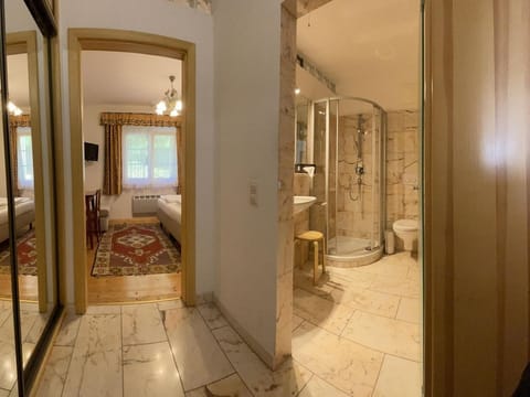 Doppelzimmer - Pension Sedlak und Golfappartements Bed and Breakfast in Spittal an der Drau