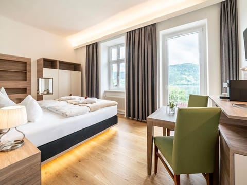 Doppelzimmer in der Villa mit Balkon - Villa Postillion am See House in Spittal an der Drau