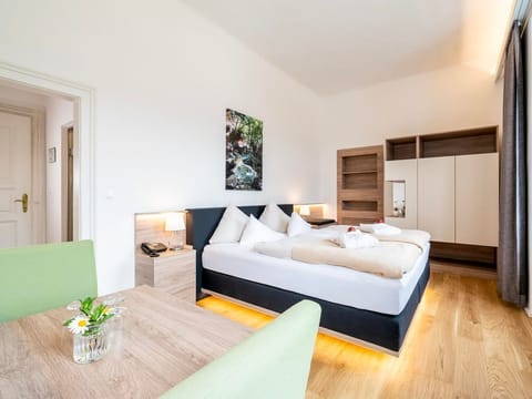 Doppelzimmer in der Villa mit Balkon - Villa Postillion am See House in Spittal an der Drau