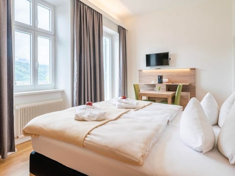 Doppelzimmer in der Villa mit Balkon - Villa Postillion am See House in Spittal an der Drau