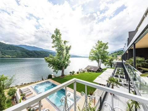 Doppelzimmer in der Villa mit Balkon - Villa Postillion am See House in Spittal an der Drau