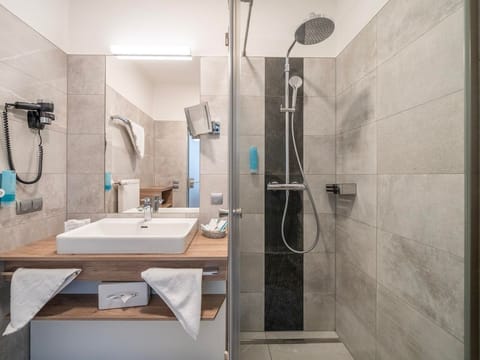 Doppelzimmer in der Villa mit Balkon - Villa Postillion am See House in Spittal an der Drau