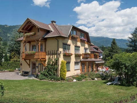 Doppelzimmer Goldeckblick - Pension Steurer Bed and Breakfast in Spittal an der Drau