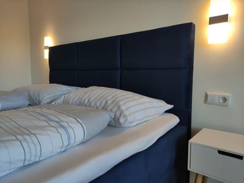 Premium Doppelzimmer mit Balkon und Seeblick - Pension Zum Mühlrad Bed and Breakfast in Spittal an der Drau