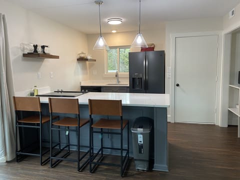 Kitchen with dinning island