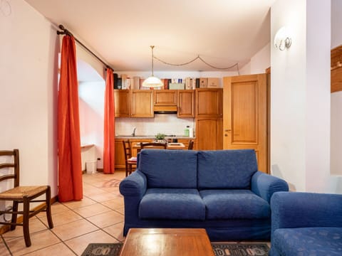 Water, Plant, Sky, Building, Swimming Pool, Tree, Azure, Window, Real Estate, Leisure