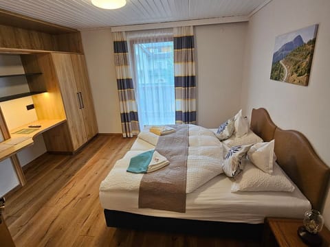 Doppelzimmer Nockalm mit Balkon - Gästehaus Bärwald Bed and Breakfast in Spittal an der Drau