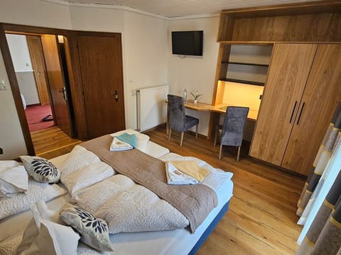 Doppelzimmer Nockalm mit Balkon - Gästehaus Bärwald Bed and Breakfast in Spittal an der Drau