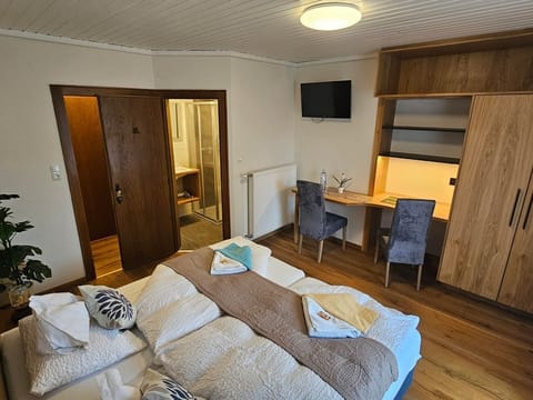 Doppelzimmer Nockalm mit Balkon - Gästehaus Bärwald Bed and Breakfast in Spittal an der Drau