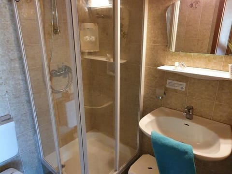 Einzelzimmer Tschiernockblick mit Balkon - Gästehaus Bärwald Bed and Breakfast in Spittal an der Drau