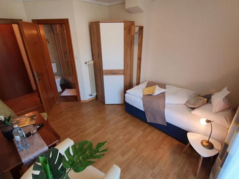 Einzelzimmer Tschiernockblick mit Balkon - Gästehaus Bärwald Bed and Breakfast in Spittal an der Drau