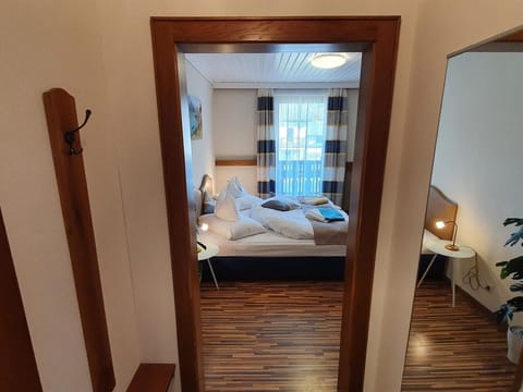 Kleines Doppelzimmer Alleeblick mit Balkon - Gästehaus Bärwald Bed and Breakfast in Spittal an der Drau