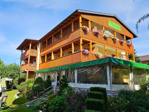 Kleines Doppelzimmer Alleeblick - Gästehaus Bärwald Bed and Breakfast in Spittal an der Drau