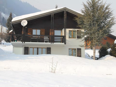 Snow, Building, Property, Window, Tree, Plant, House, Sky, Slope, Cottage