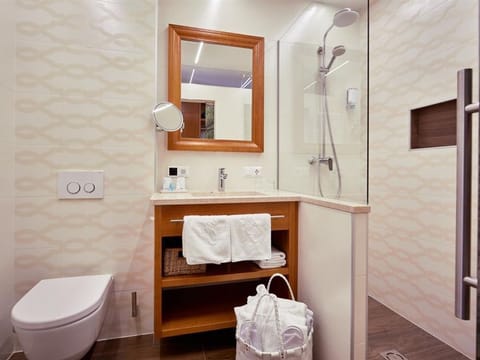 Superior Seeforelle - Seeglück Hotel Forelles House in Spittal an der Drau