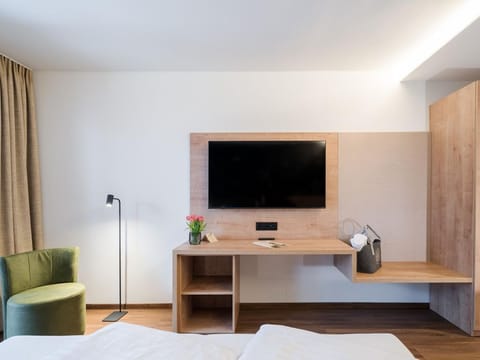 Dreibettzimmer - Familiengut Hotel Burgstaller Farm Stay in Carinthia, Austria