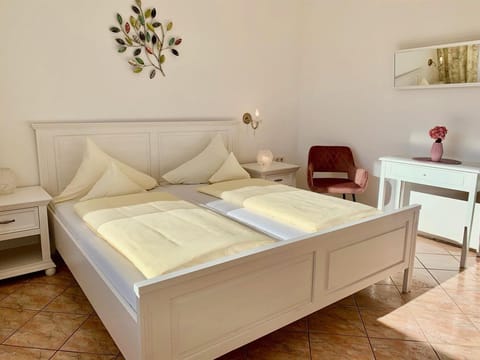 Large double room, lake view - Hotel Nikolasch House in Spittal an der Drau