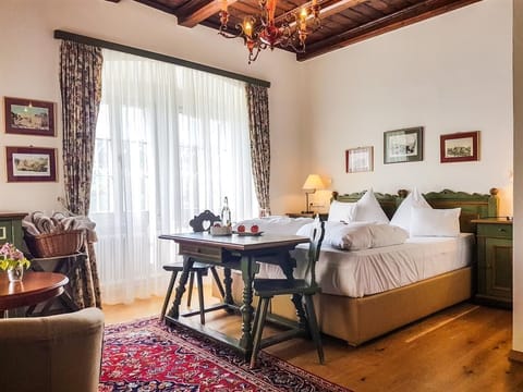 Doppelzimmer Seeblick - Schlosshotel See-villa Bed and Breakfast in Spittal an der Drau