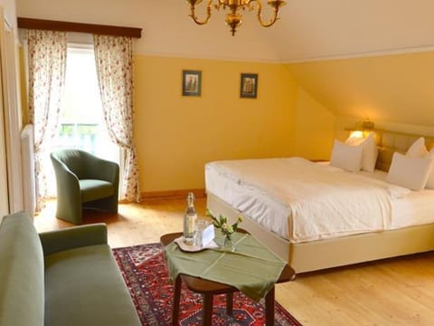 Doppelzimmer Seeblick - Schlosshotel See-villa Bed and Breakfast in Spittal an der Drau