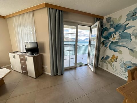 Ferienwohnung mit Traumausblick - Seefels Appartements Direkt am See Apartment in Carinthia, Austria
