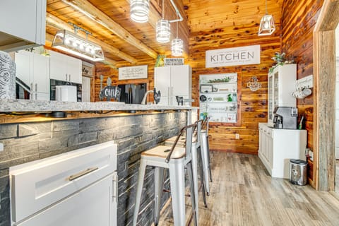 Kitchen | Keurig & Drip Coffee Maker w/ K-Cups | 1st Floor