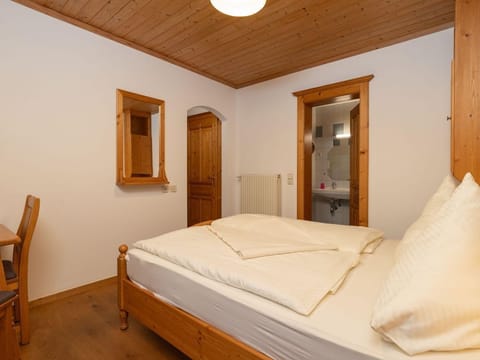 Doppelzimmer mit Balkon Mörtbauerhof - Mörtbauerhof und Haus Frühauf Farm Stay in Carinthia, Austria