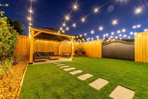 Romantic backyard, and pet perfect!