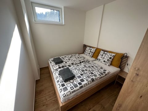 Furniture, Window, Comfort, Wood, Rectangle, Building, Flooring, Floor, Pillow