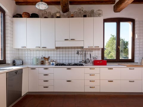 Water, Sky, Water Resources, Daytime, Property, Blue, Cloud, Light, Nature, Lighting