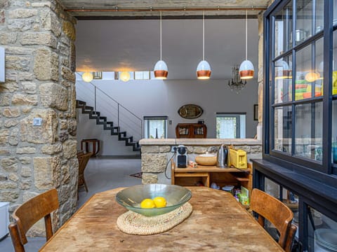 Plant, Water, Building, Sky, Property, Swimming Pool, Azure, Tree, Body Of Water, Leisure