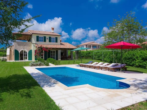 Plant, Water, Building, Sky, Property, Swimming Pool, Azure, Tree, Body Of Water, Leisure