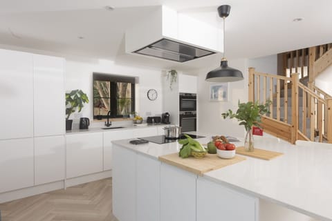 Kitchen with coffee machine, kettle, toaster, oven microwave - Atlantic Point