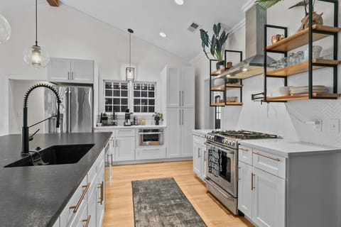 Beautiful kitchen with plenty of space. Pots/pans/utensils/etc. provided.