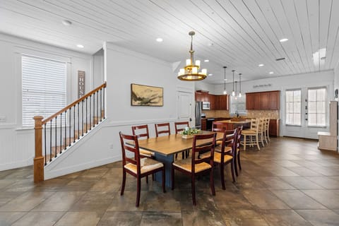 Take It Easy Dining Room