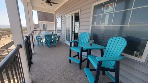 Upper deck overlooking bay