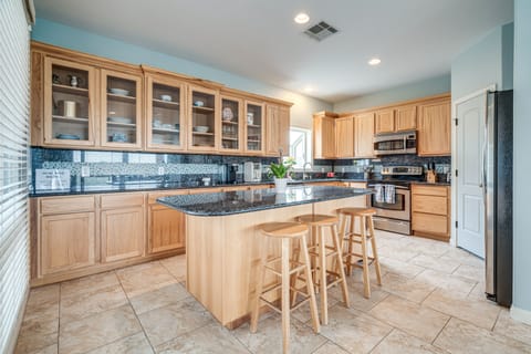 Kitchen | Cooking Basics | Drip & Keurig Coffee Maker | Toaster | Upper Level