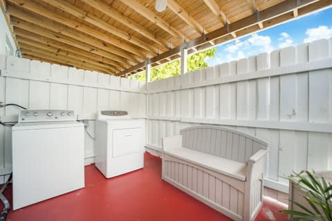 Lovely 2-bedroom rental  near Brickell w/ parking Apartment in Coral Gables