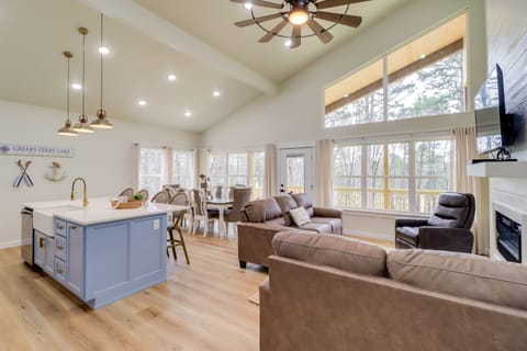 Tumbling Shoals Vacation Rental | 3BR | 2BA | 1,250 Sq Ft | Stairs Required
